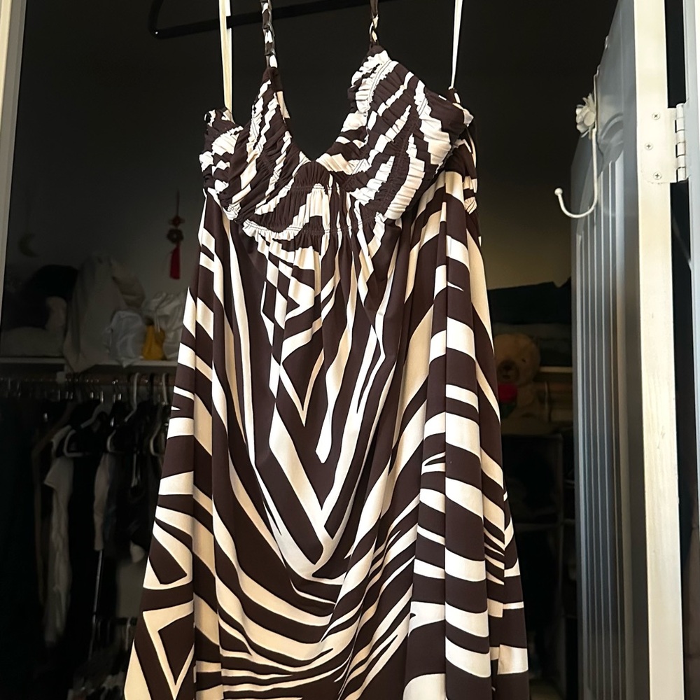 VINTAGE Y2K BCBGMaxazria Tiger Printed Mini Halter Dress Chain Neck Strap Mini-M - Picture 10 of 15